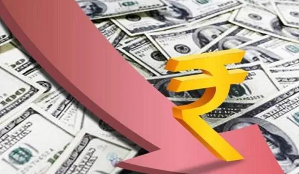 Rupee Vs Dollar: शुरुआती कारोबार में रुपया 16 पैसे टूटकर सर्वकालिक निचले स्तर 82.33 पर आया